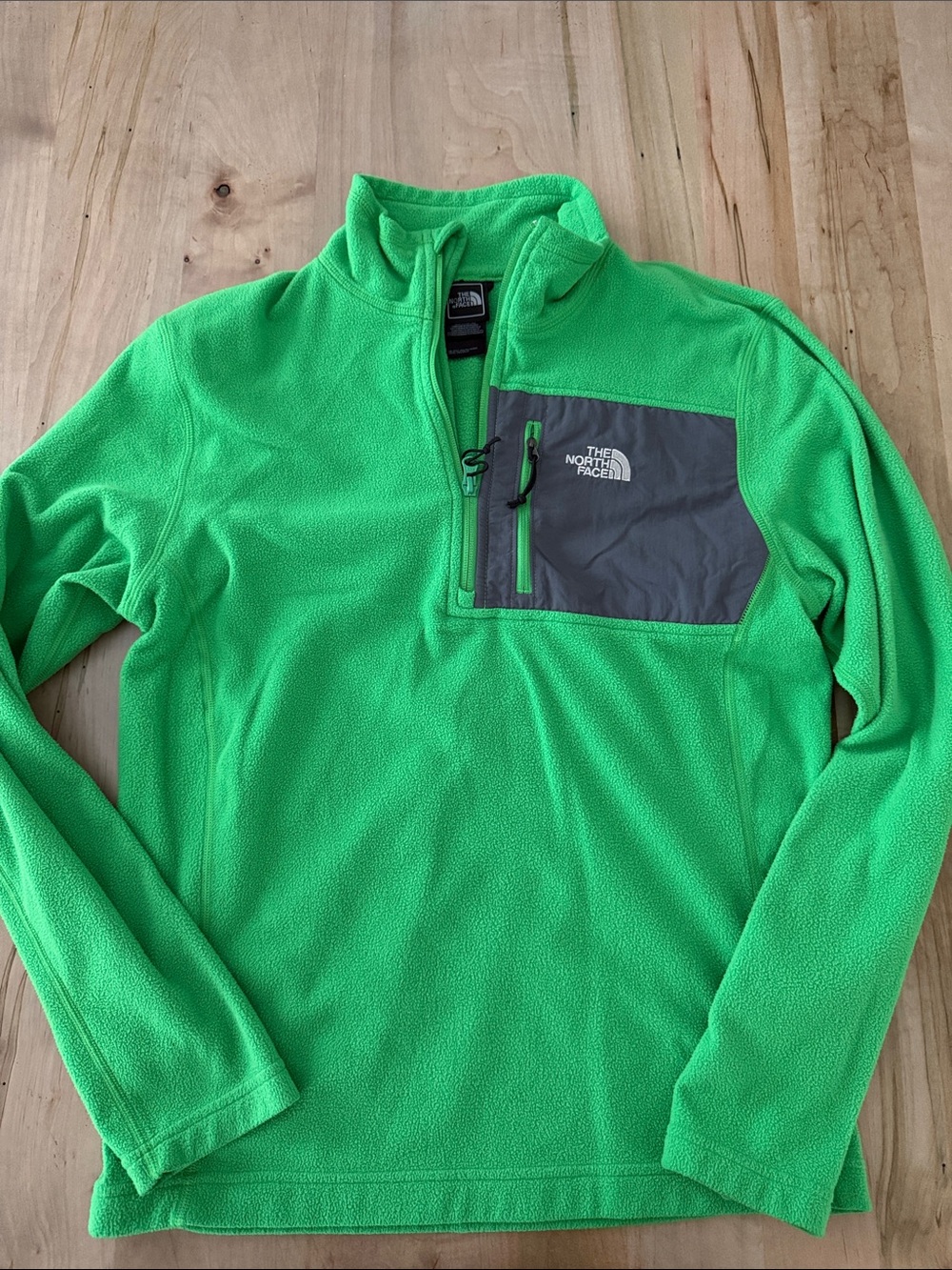The North Face Bright Green Lightweight Fleece Pullover with Gray Chest Pocket